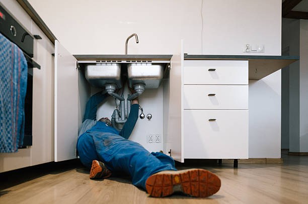 Professional Emergency Plumber technician working in Chesterville, OH